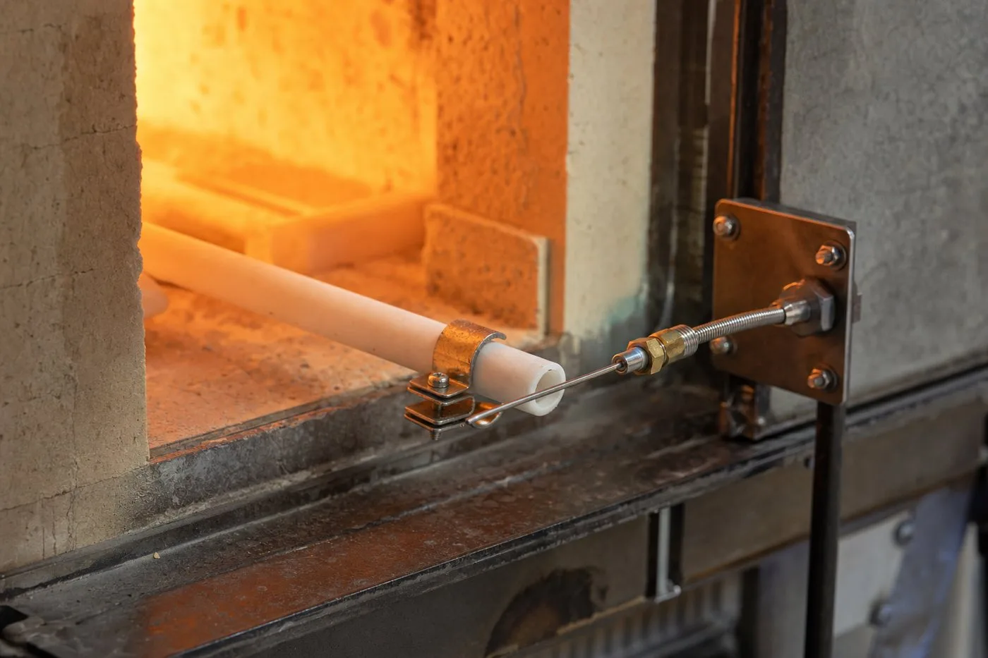 Mineral-insulated thermocouple and protection tube positioned at a heat-treat furnace